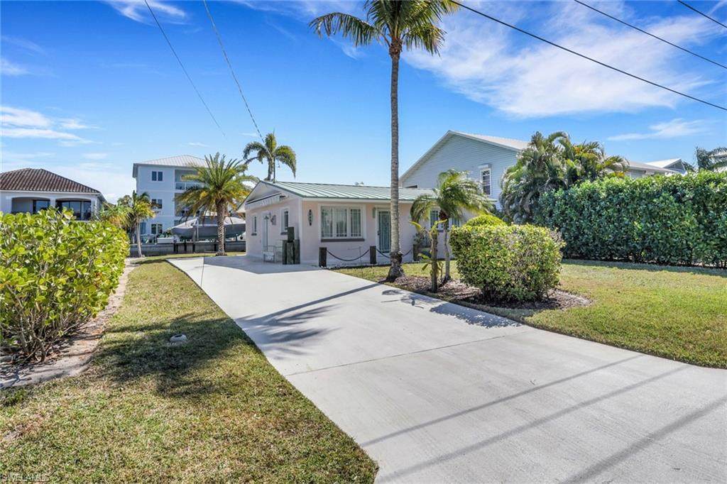 1290 Venetian Way - Photo 1