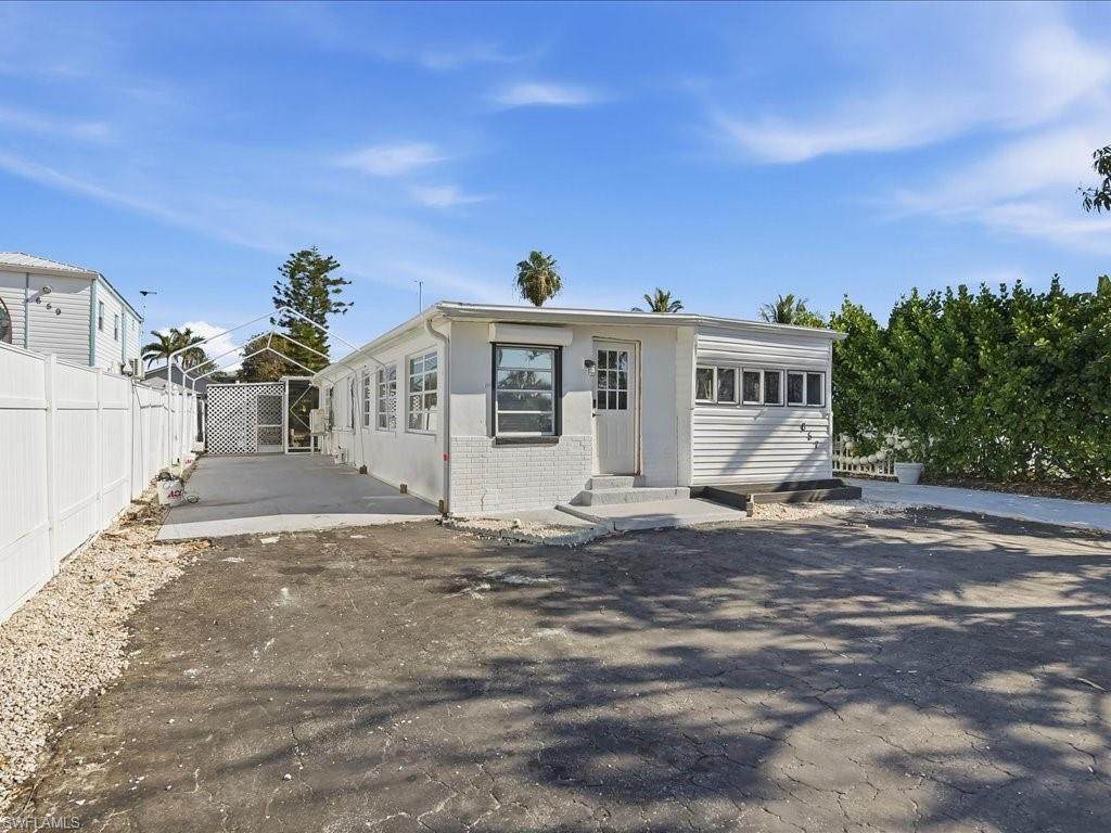 657 Palm Ave - Photo 1