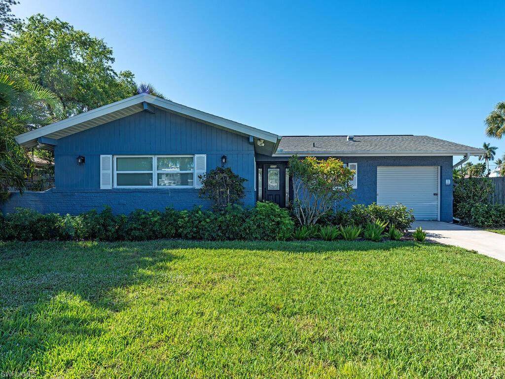 2772 Bayview Dr - Photo 1