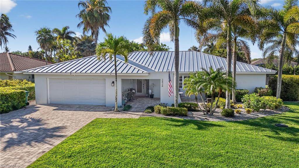 2424 Longboat Dr - Photo 1