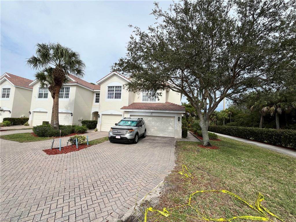 884 Hampton Cir - Photo 1