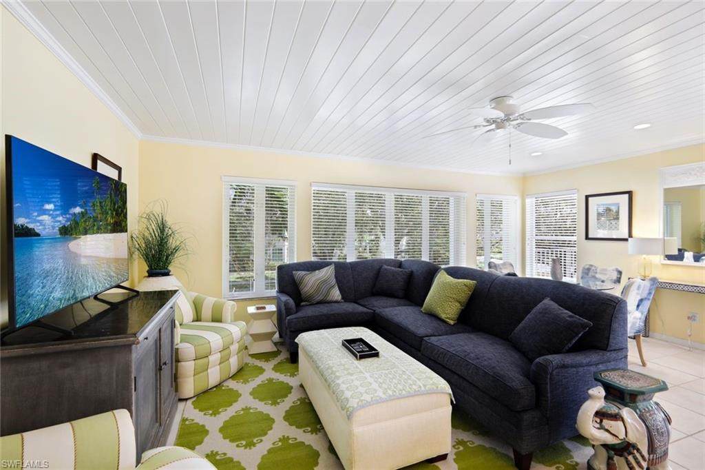 286 4th St - Photo 1