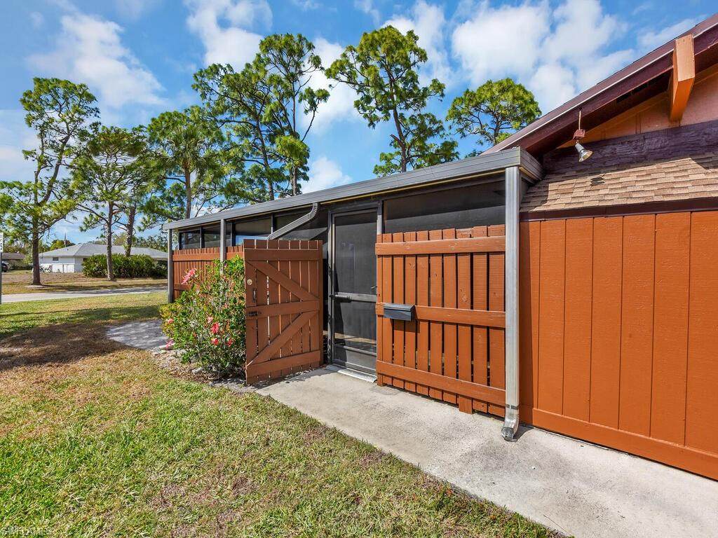 5620 Foxlake Dr - Photo 1