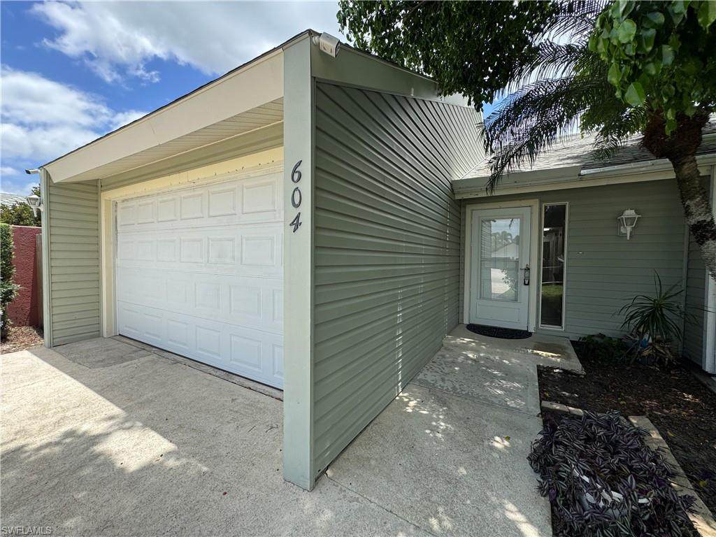 604 102nd Ave - Photo 1