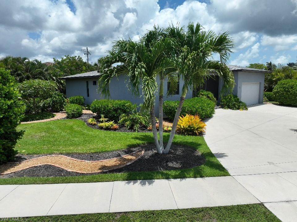 111 Bahama Ave - Photo 1