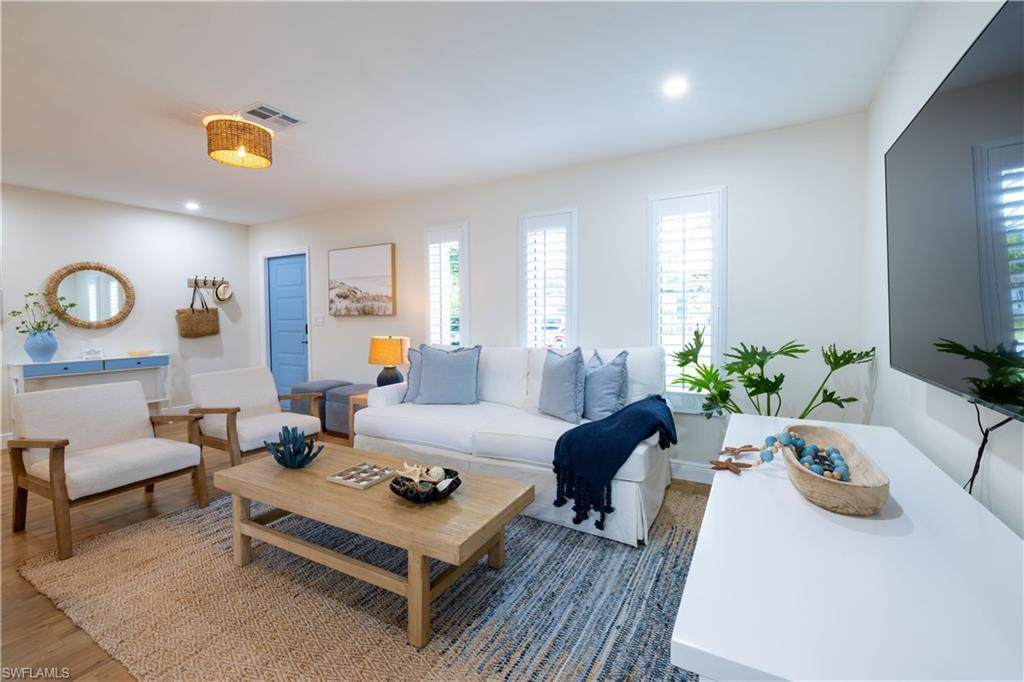 821 105th Ave - Photo 1