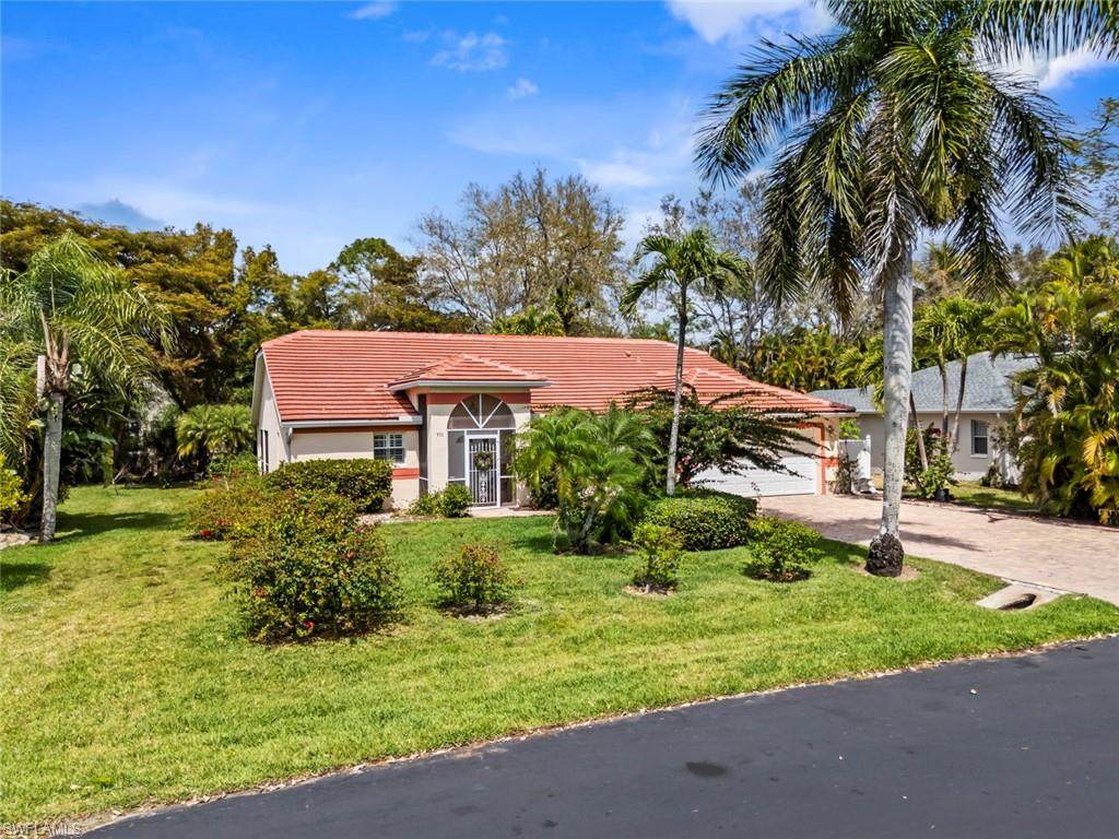 930 Moon Lake Dr - Photo 1