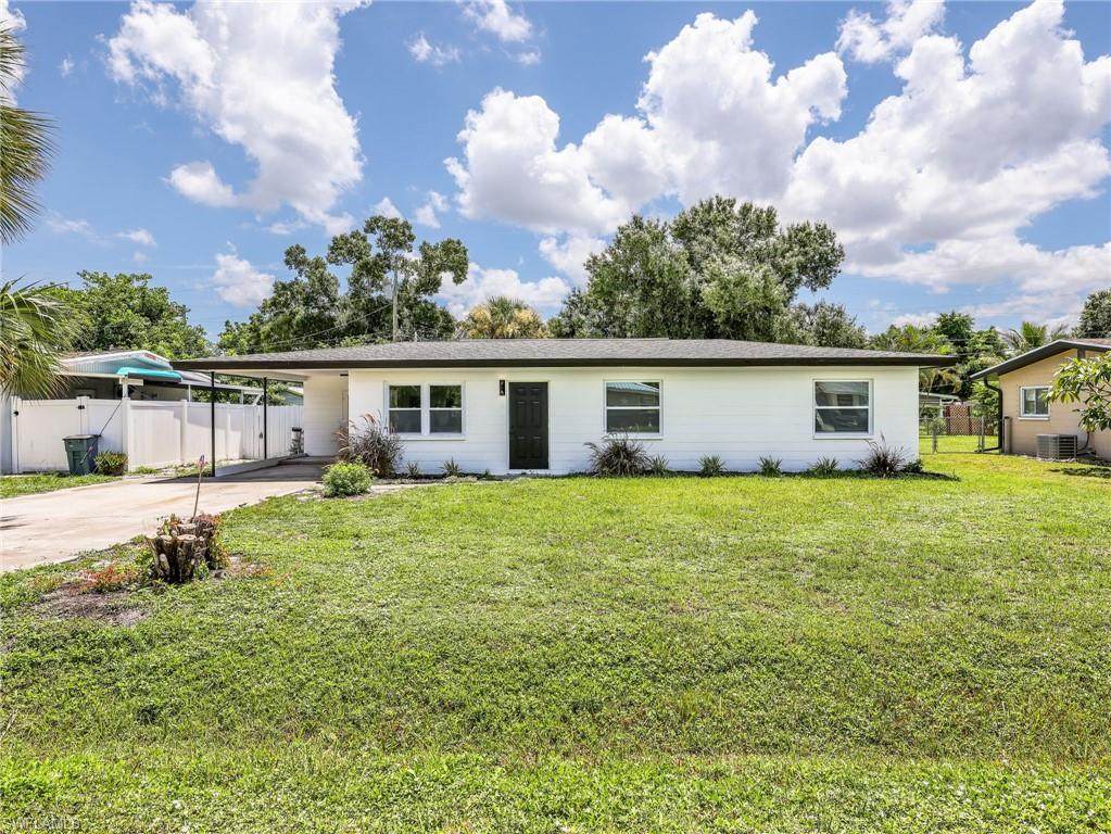 1196 Pine Lake Dr - Photo 1