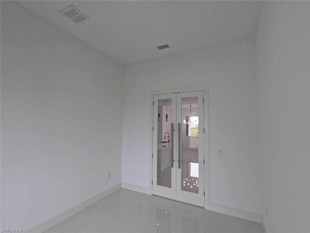 2423 6th St - Photo 1