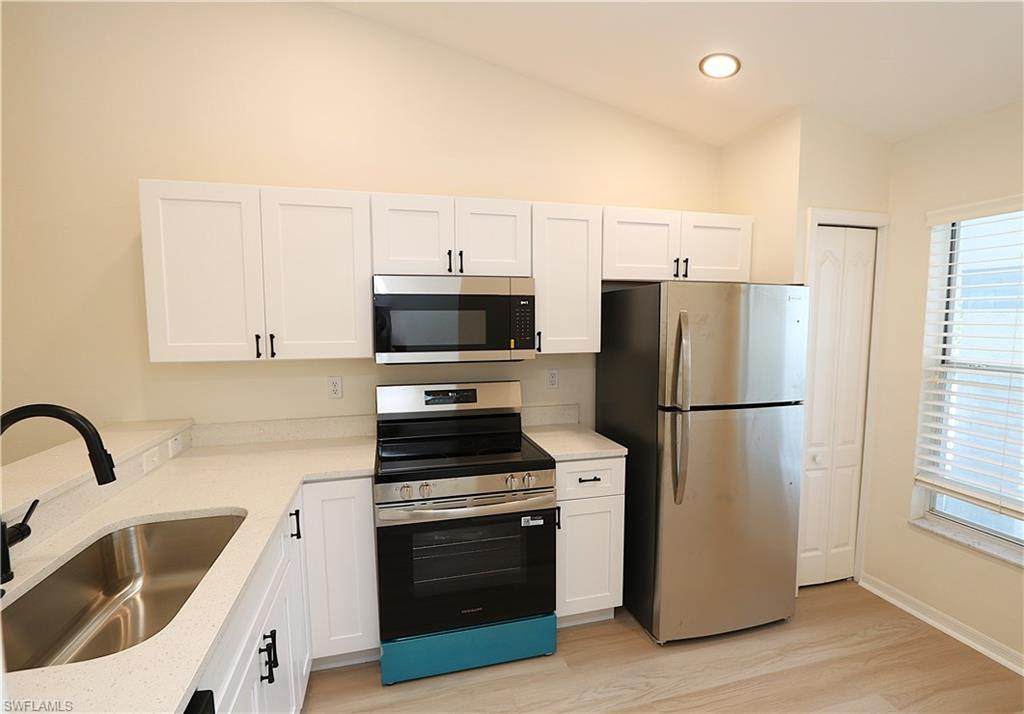 1042 Mainsail Dr - Photo 1