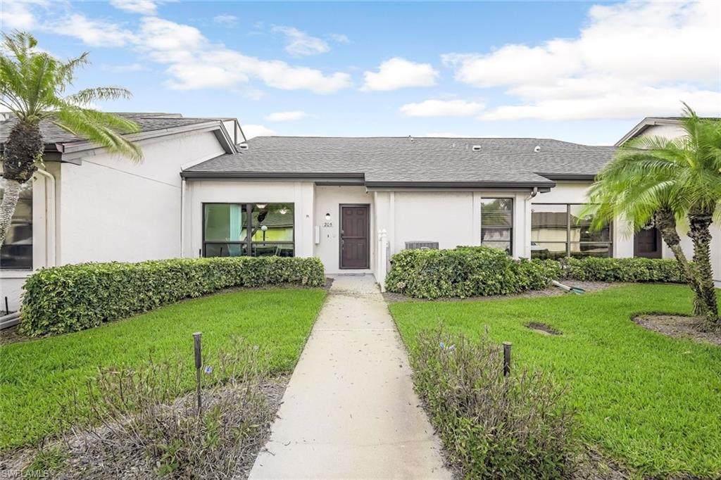 205 Deerwood Cir - Photo 1