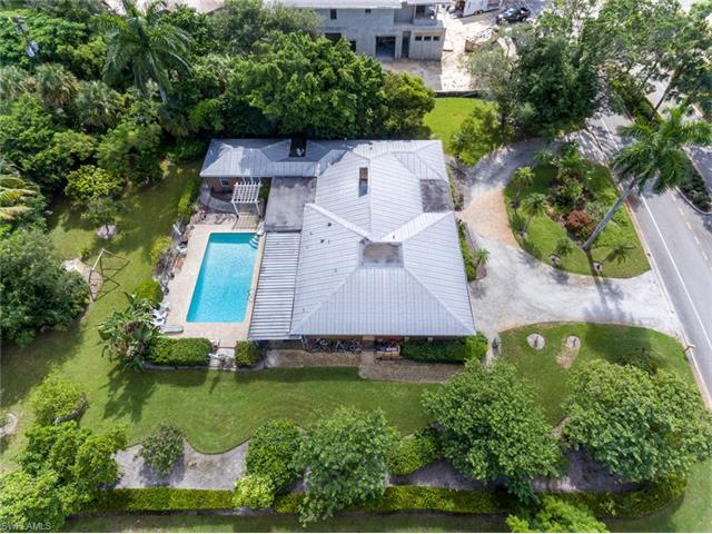 677 Banyan Blvd, Naples, FL 34102 (MLS #216053980) :: The New Home Spot, Inc.
