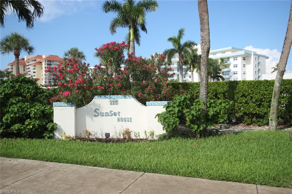 220 Seaview Ct - Photo 1