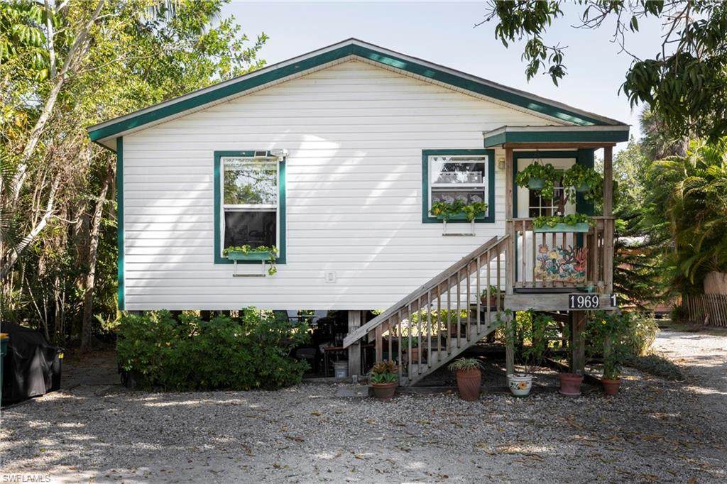 1969 Clark Ct - Photo 1