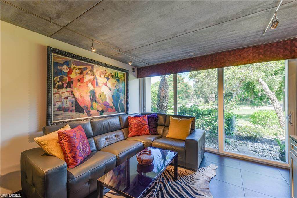 464 Broad Ave - Photo 1