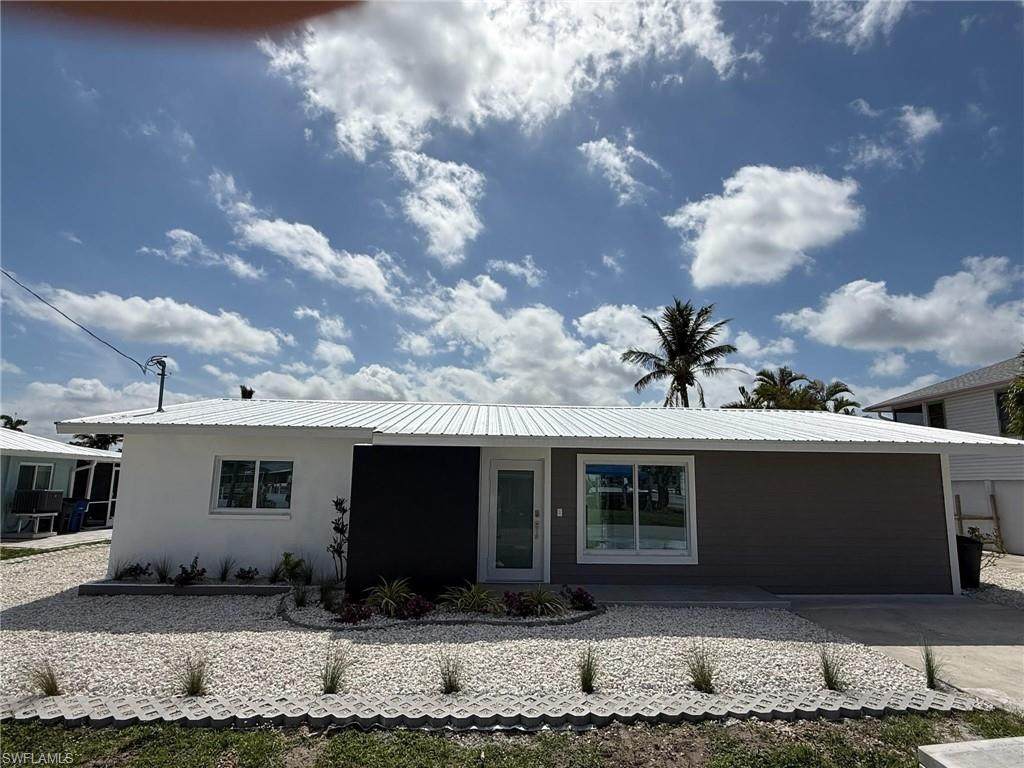 2823 Janet St - Photo 1