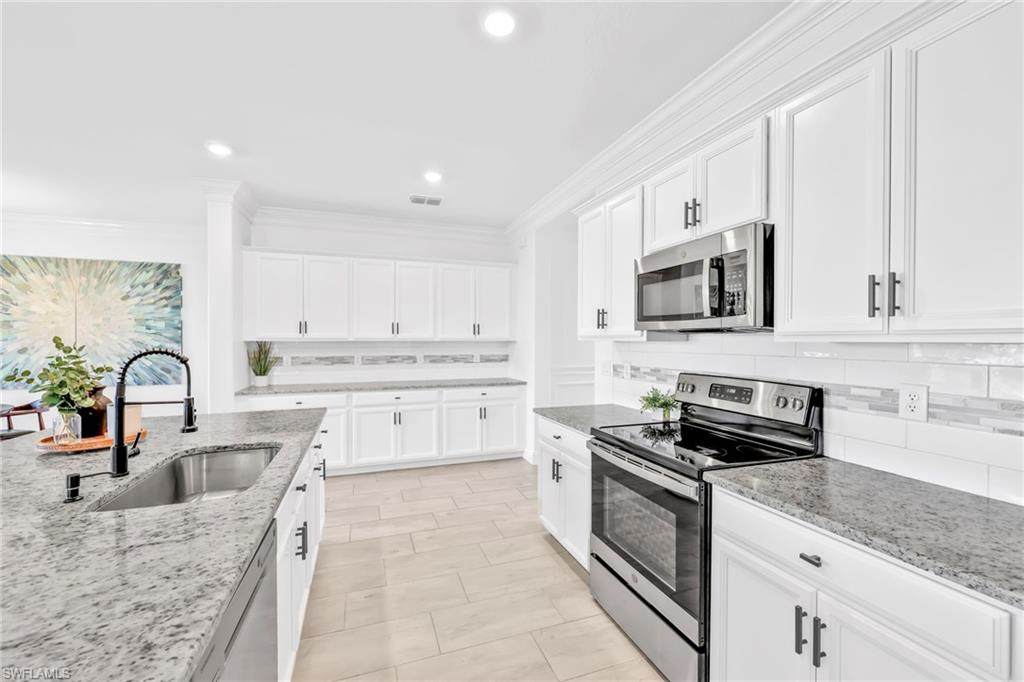 2127 Hamlin St - Photo 1