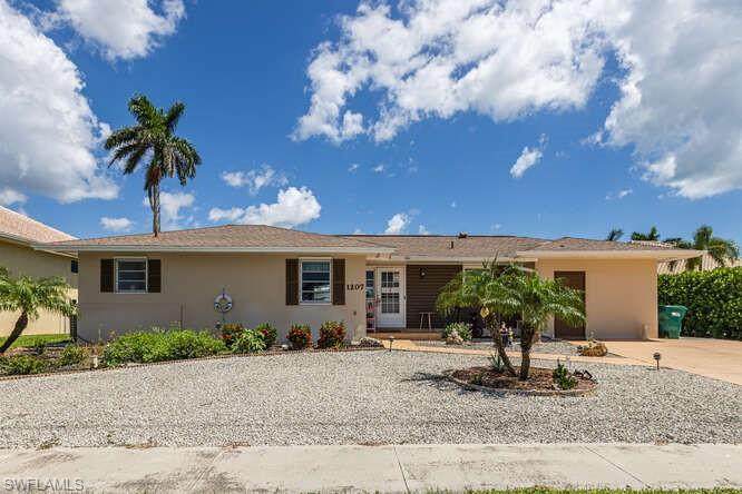 1207 Martinique Ct - Photo 1