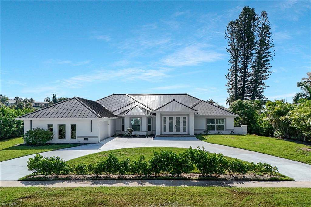 921 Scott Dr - Photo 1