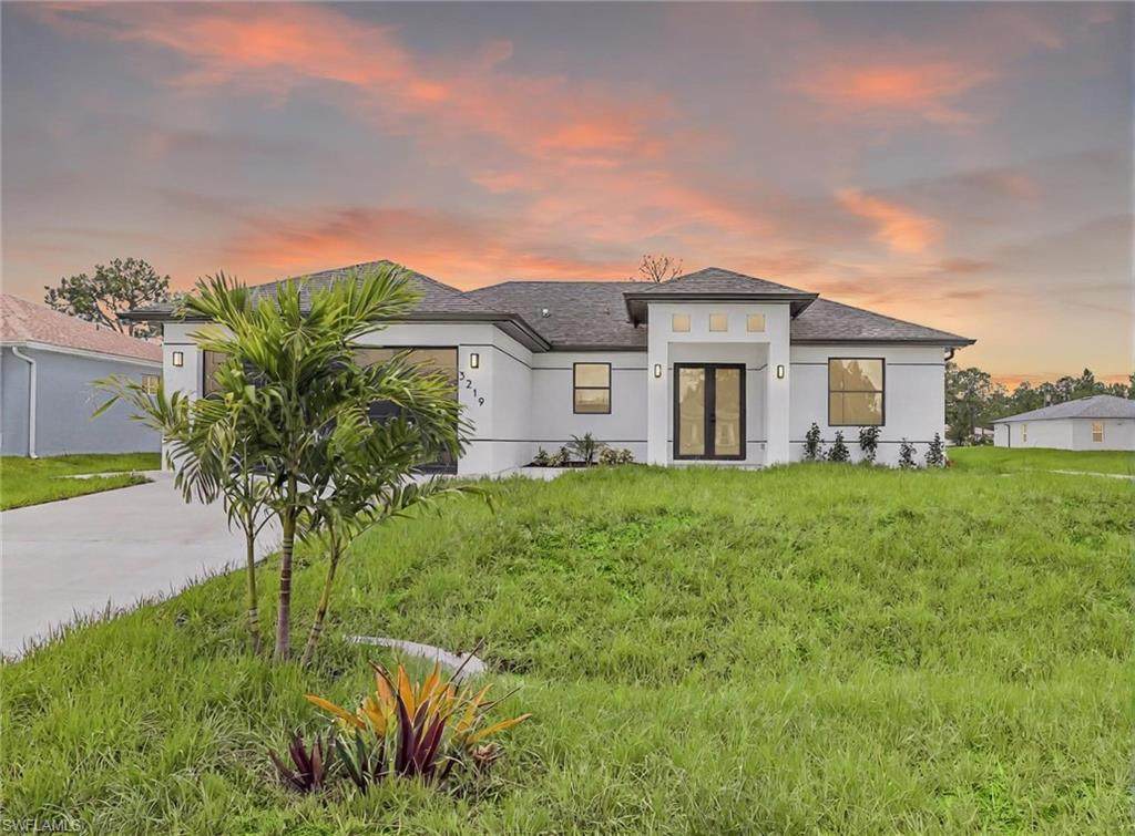 3219 43rd St - Photo 1