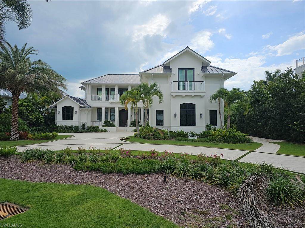 637 Palm Cir - Photo 1