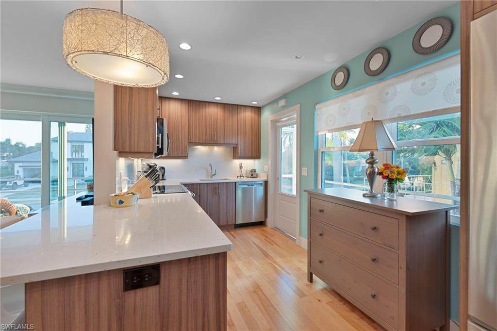 291 8th Ave - Photo 1