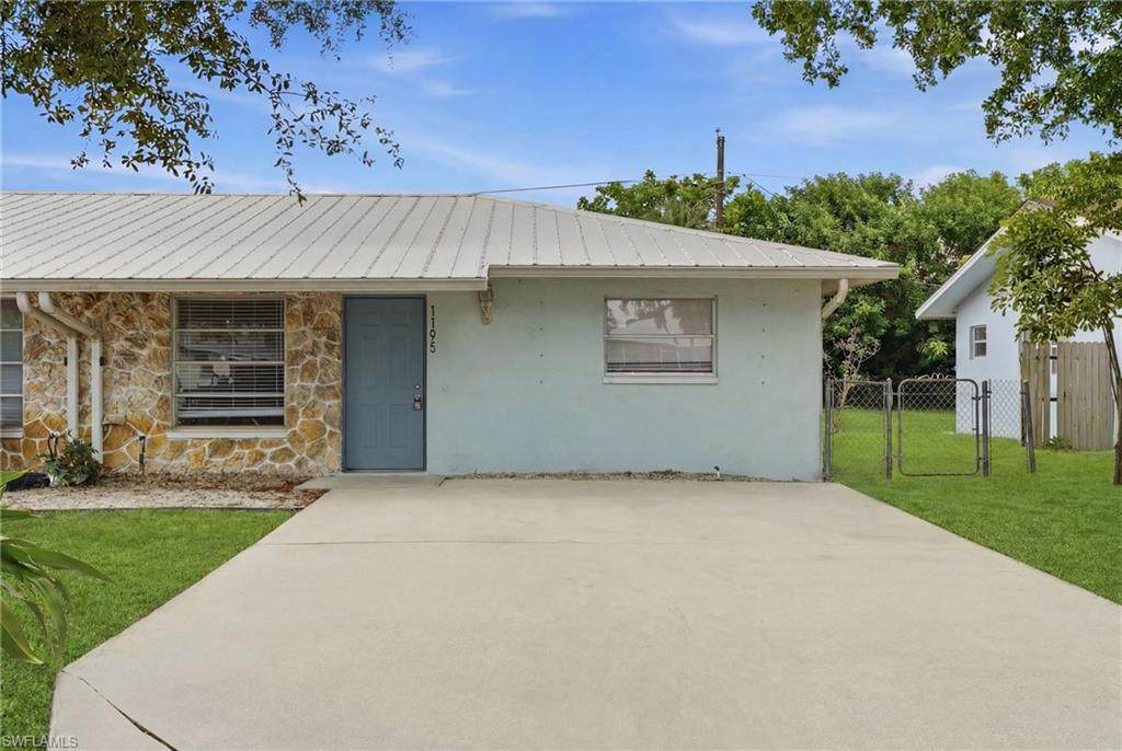 1195 Alhambra Cir - Photo 1