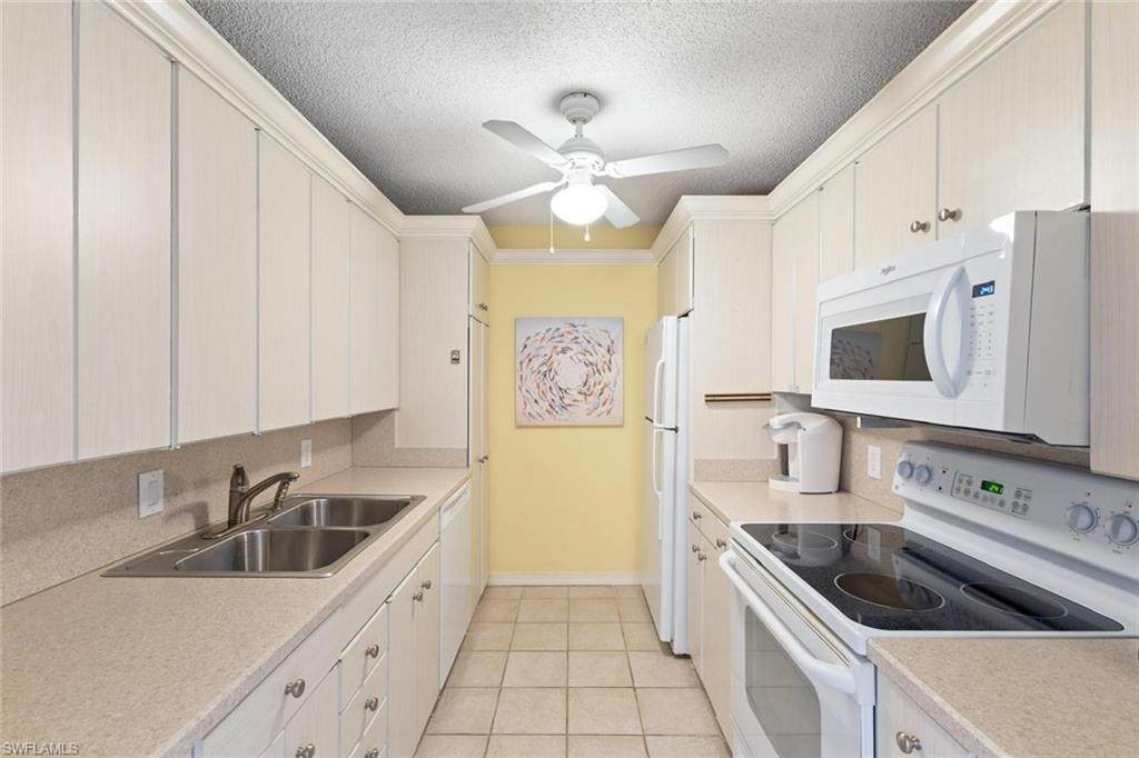 555 Park Shore Dr - Photo 1