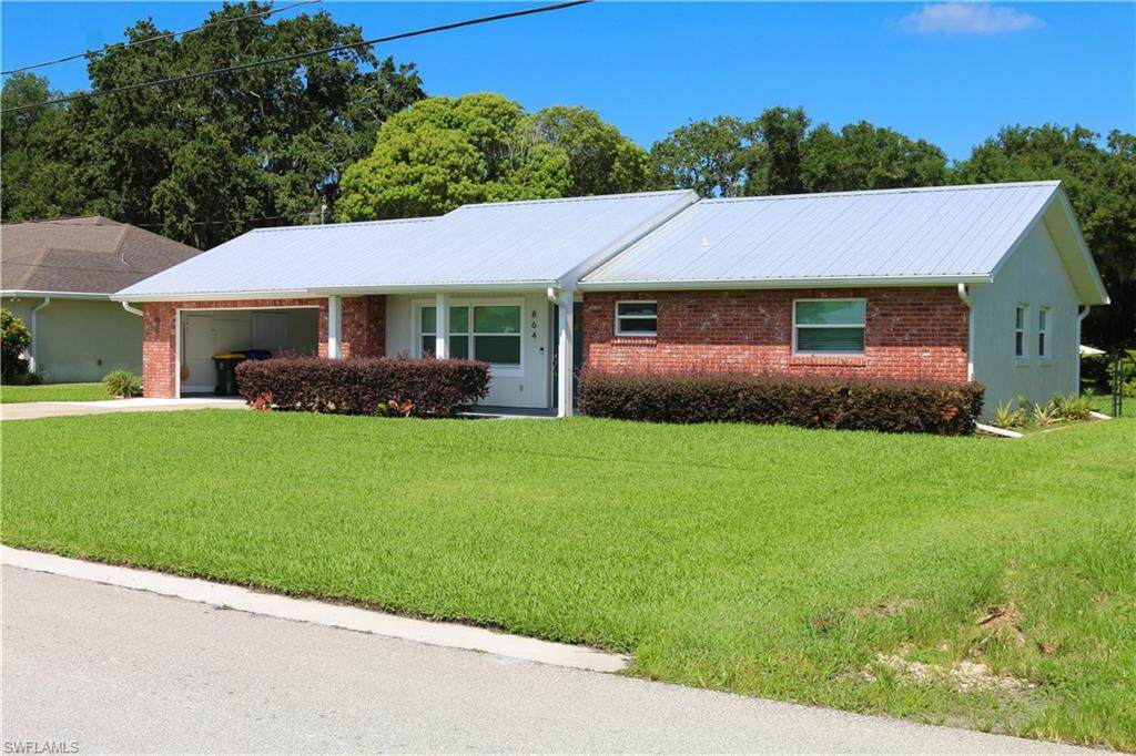 864 Peachtree Dr - Photo 1