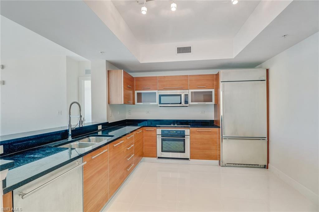 3000 Oasis Grand Blvd - Photo 1