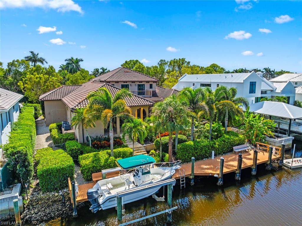 611 18th Ave - Photo 1