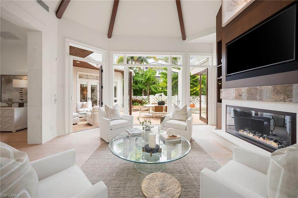 429 14th Ave - Photo 1