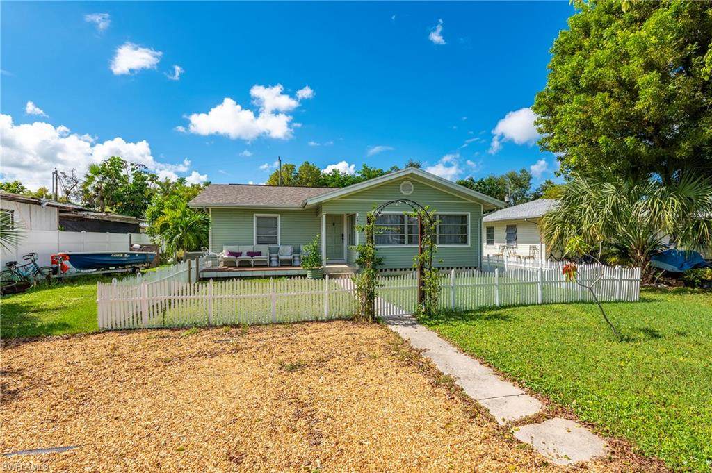 2432 Washington Ave - Photo 1