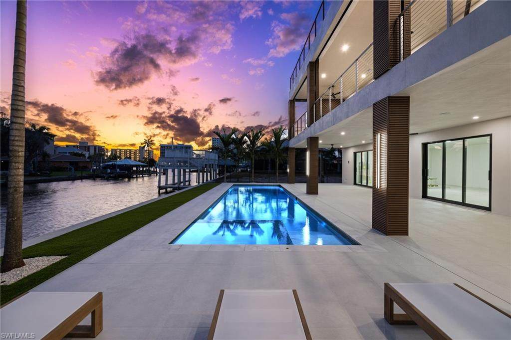 256 Trade Winds Ave - Photo 1