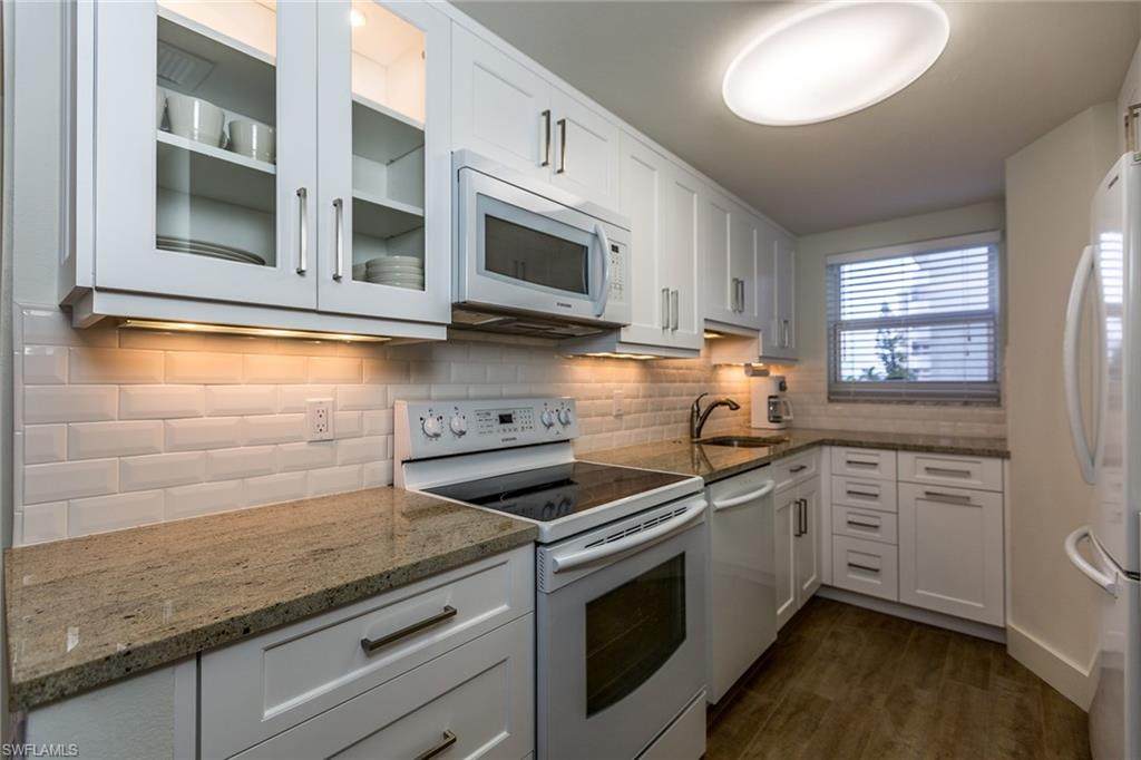 140 Seaview Ct - Photo 1