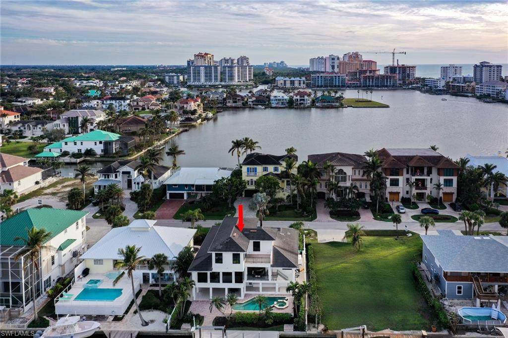 319 Lagoon Ave - Photo 1