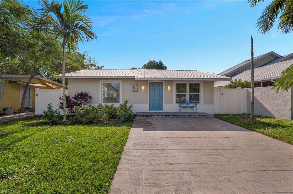 712 110th Ave - Photo 1