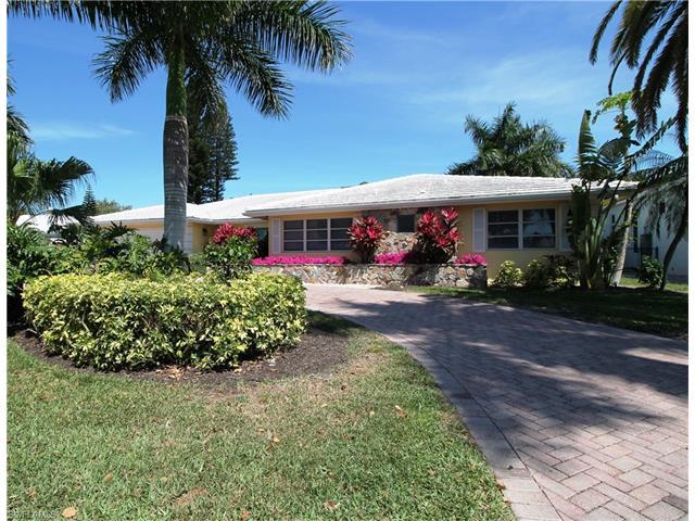 715 Harbour Dr - Photo 1