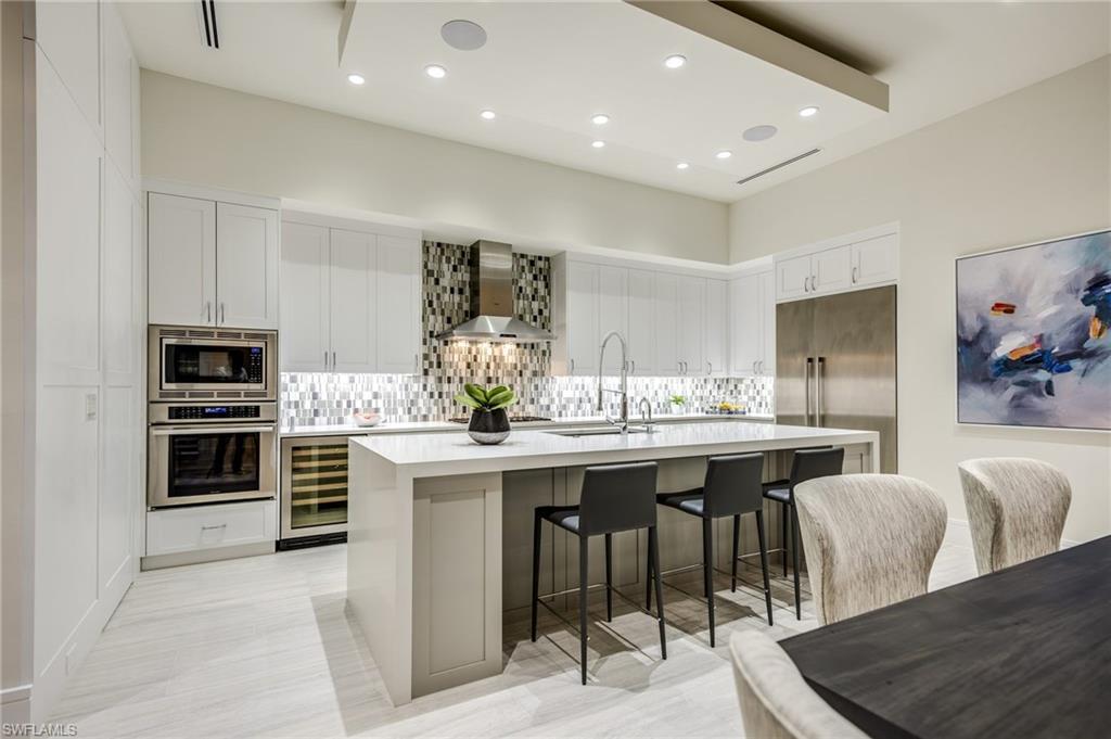 610 Fairway Ter - Photo 1