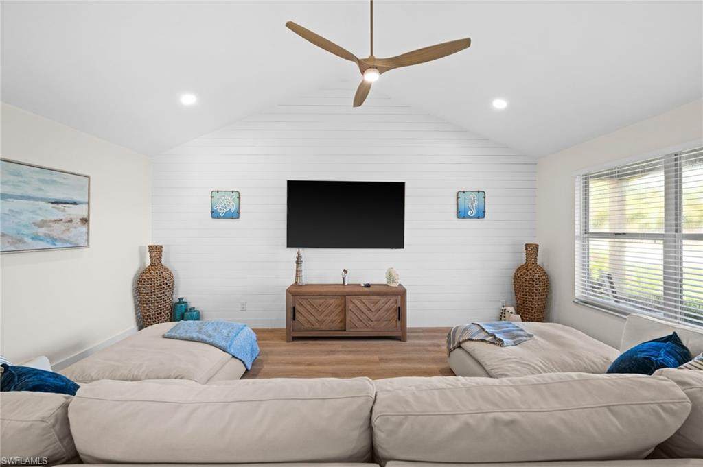 738 95th Ave - Photo 1