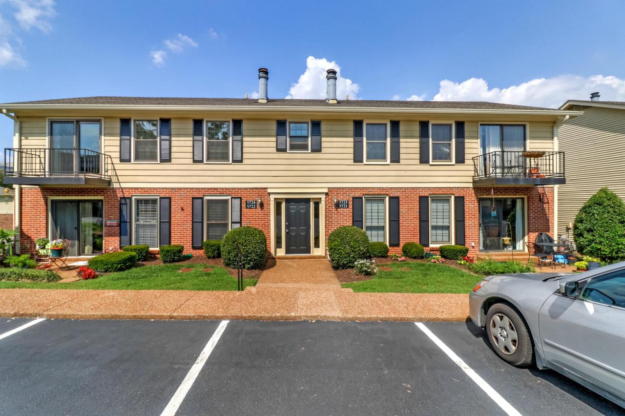 5724 Brentwood Trce - Photo 1