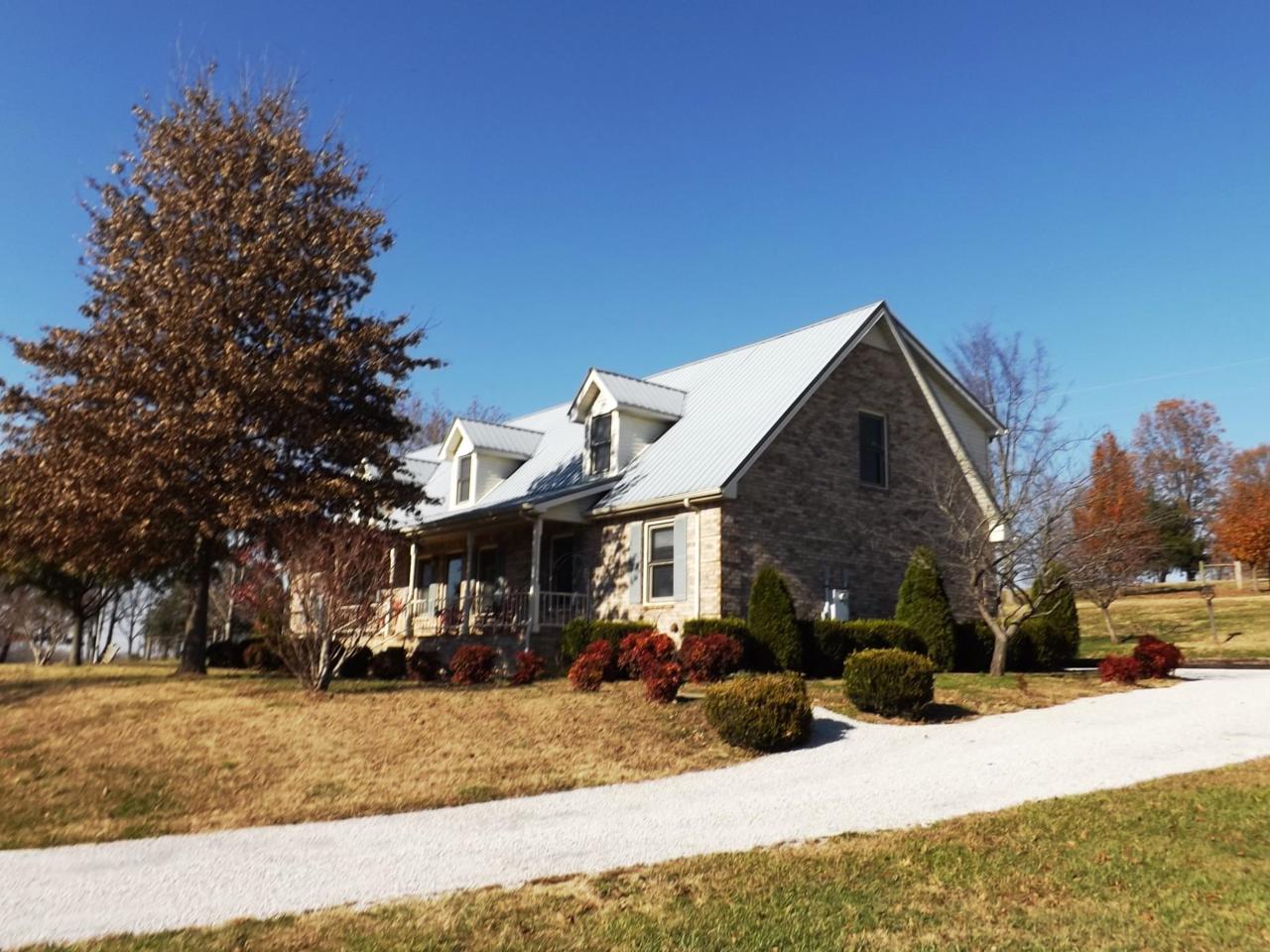 1377 Chestnut Grove Rd - Photo 1