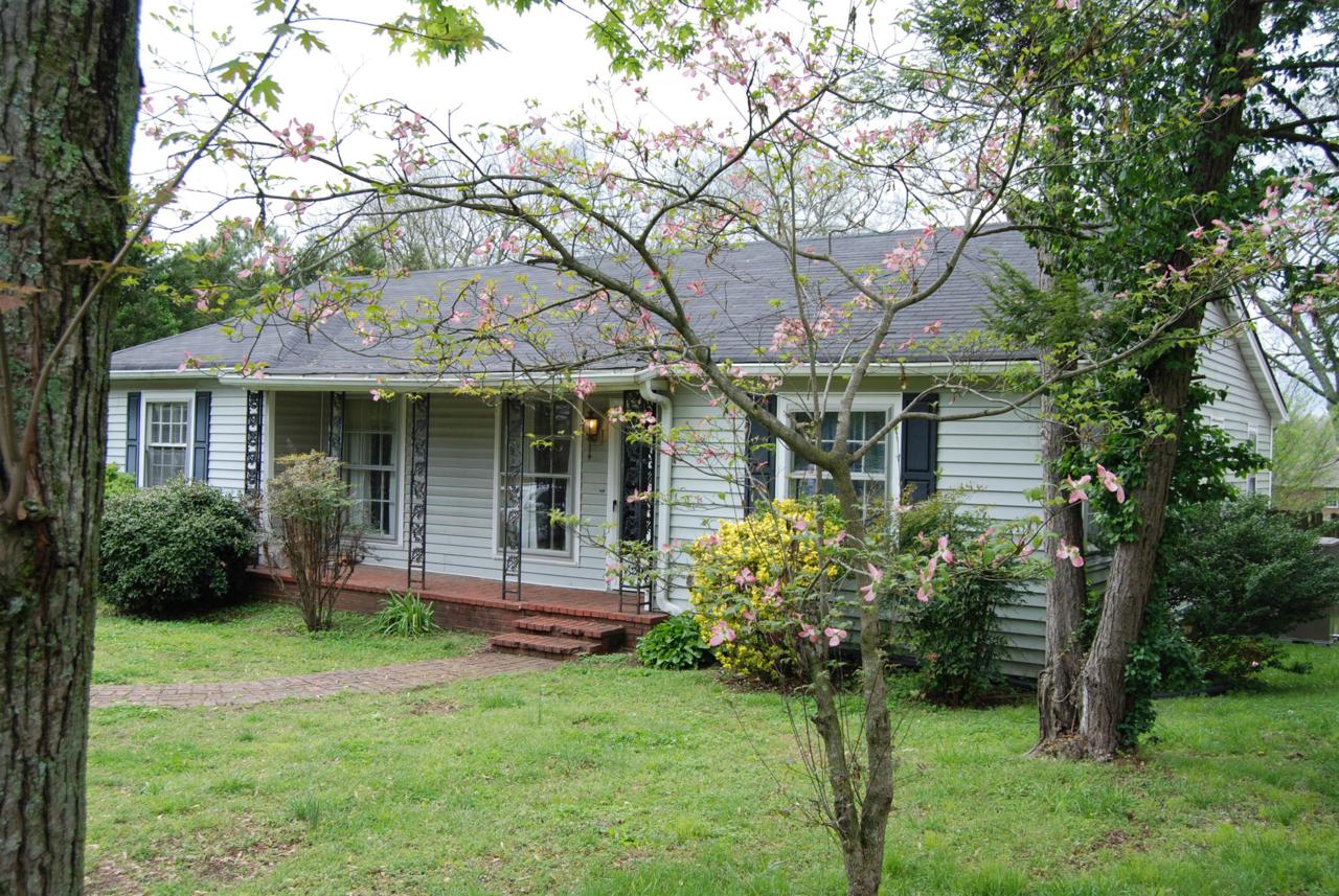 768 E Main St - Photo 1