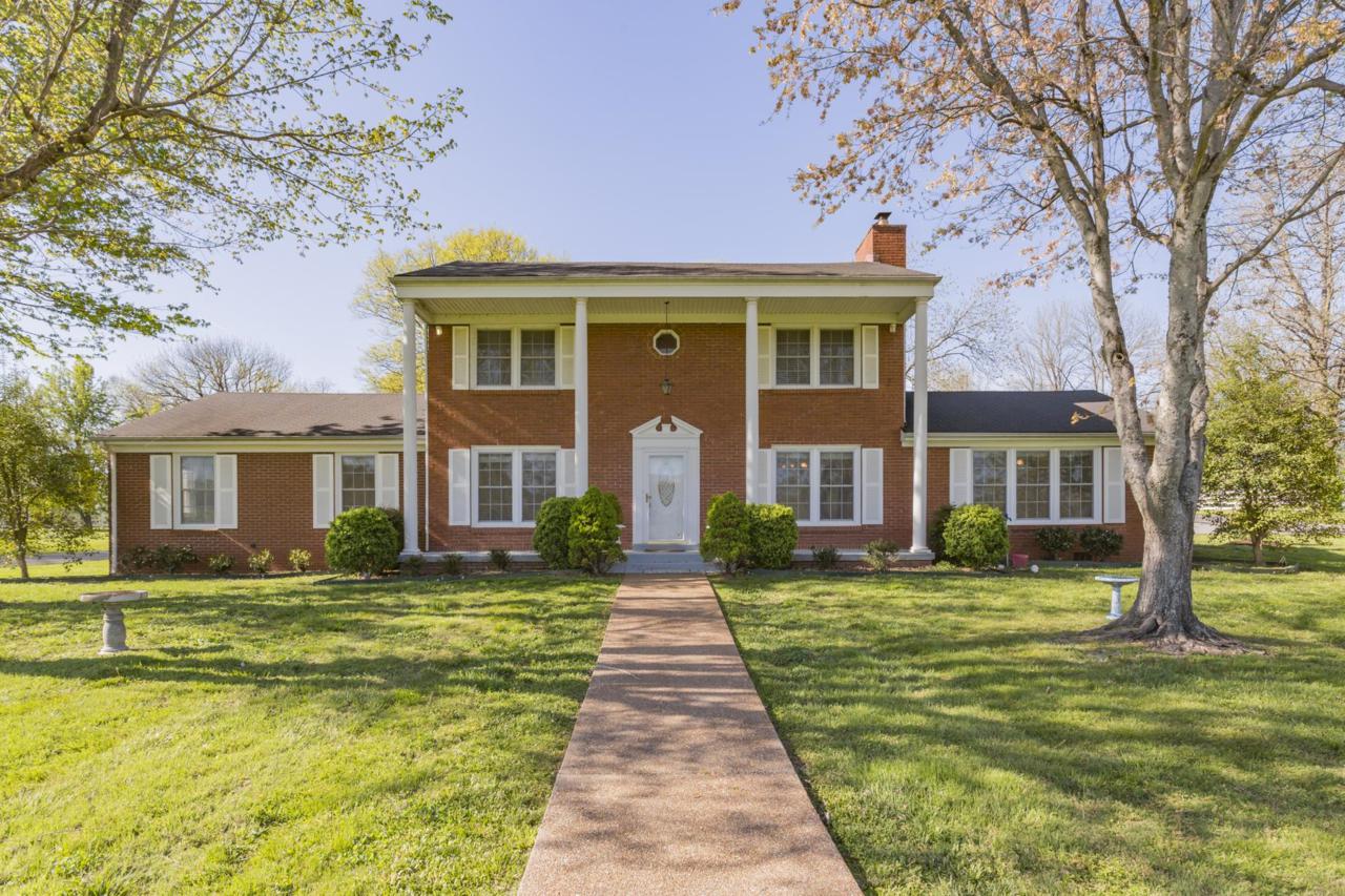 1572 Long Hollow Pike - Photo 1