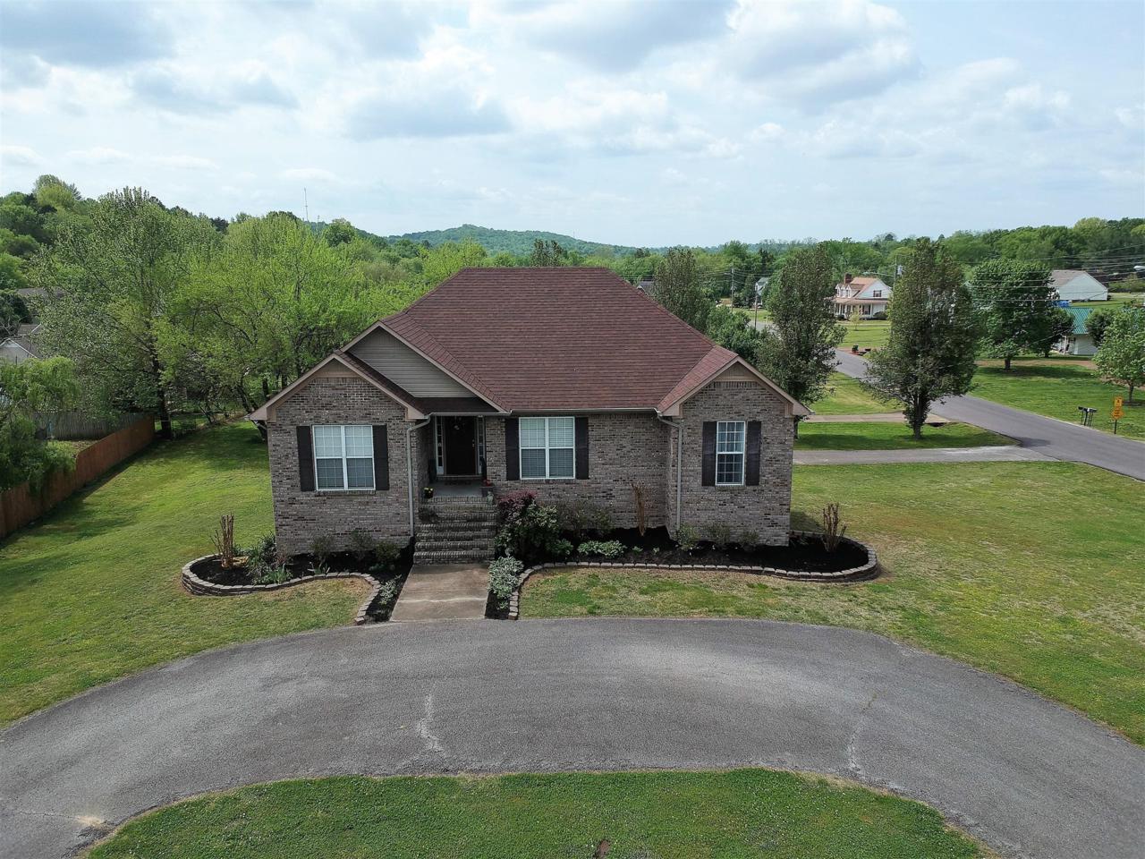 201 Willa Cir - Photo 1