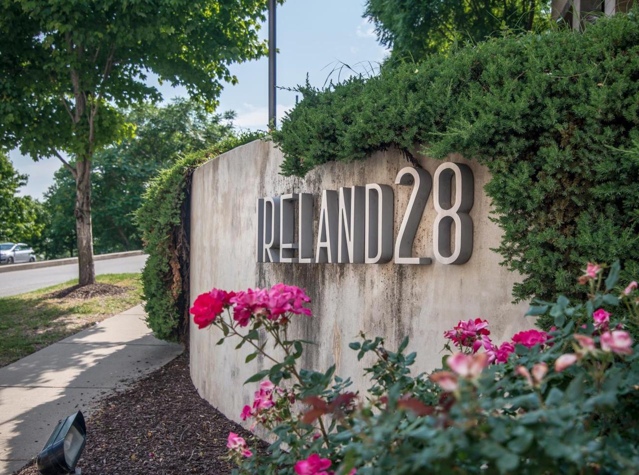 916 Ireland St - Photo 1