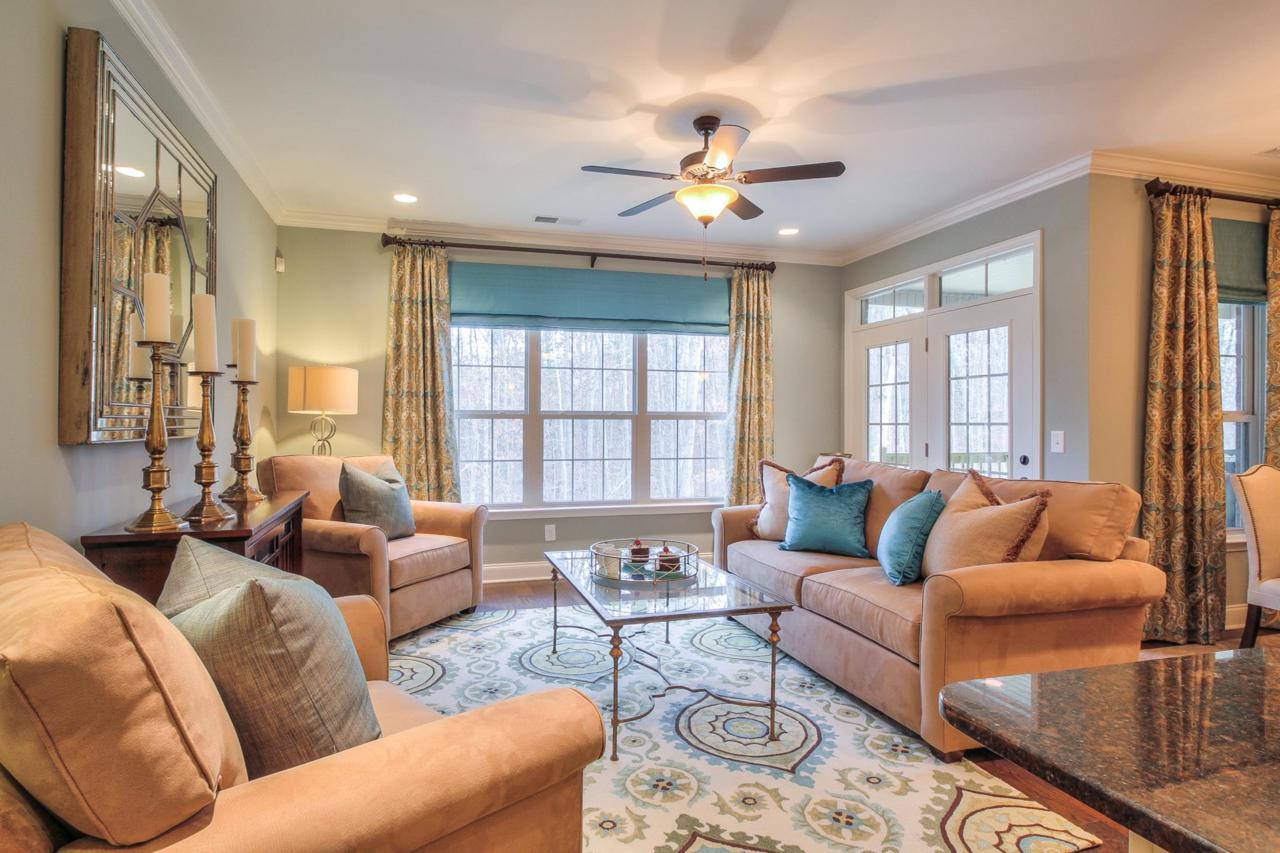 852 Meadowcrest Way (817) - Photo 1