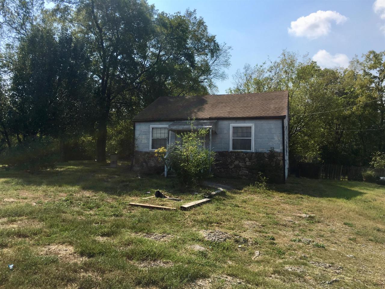380 Ewing Dr - Photo 1