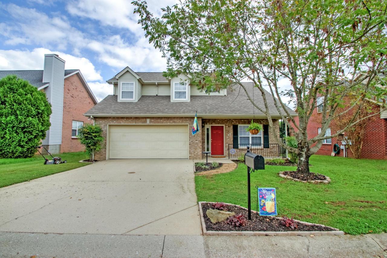 325 Roslyn Court - Photo 1