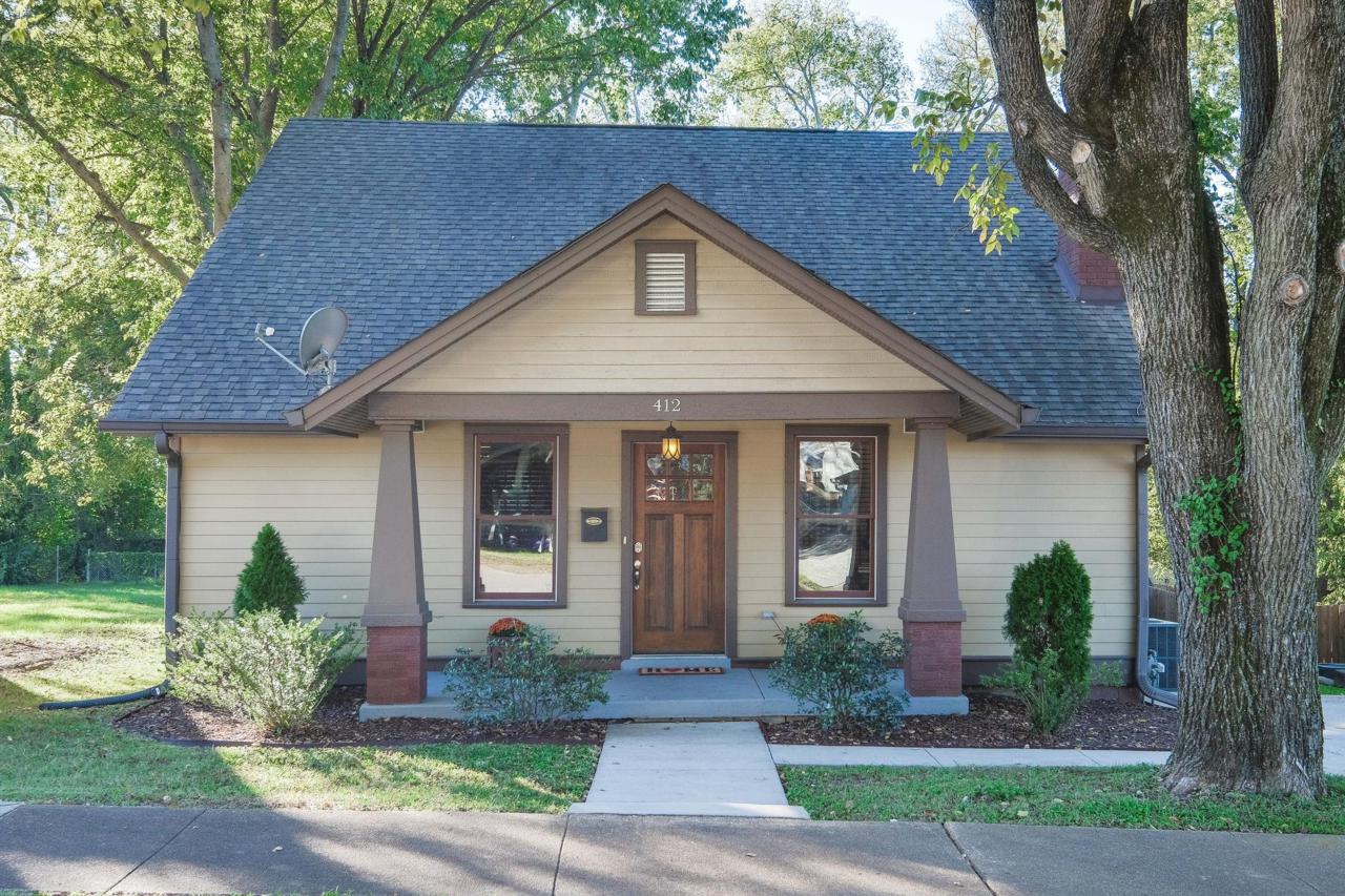 412 Hart Ave - Photo 1